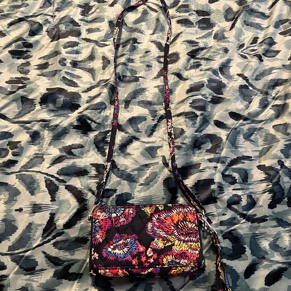Vera Bradley cross body/wristlet - Picture 5 of 5